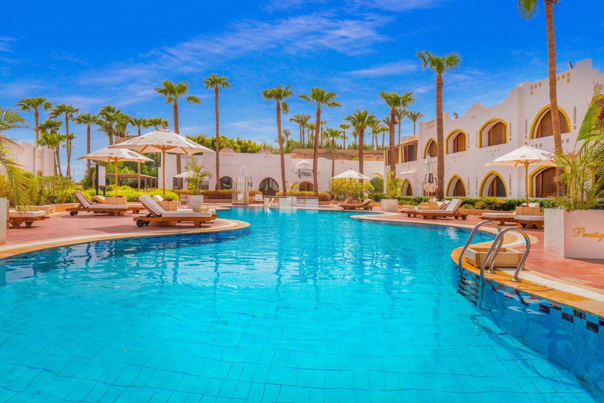 Domina Coral Bay Resort, Diving , Spa & Casino Sharm el-Sheikh Exterior foto The swimming pool at the hotel
