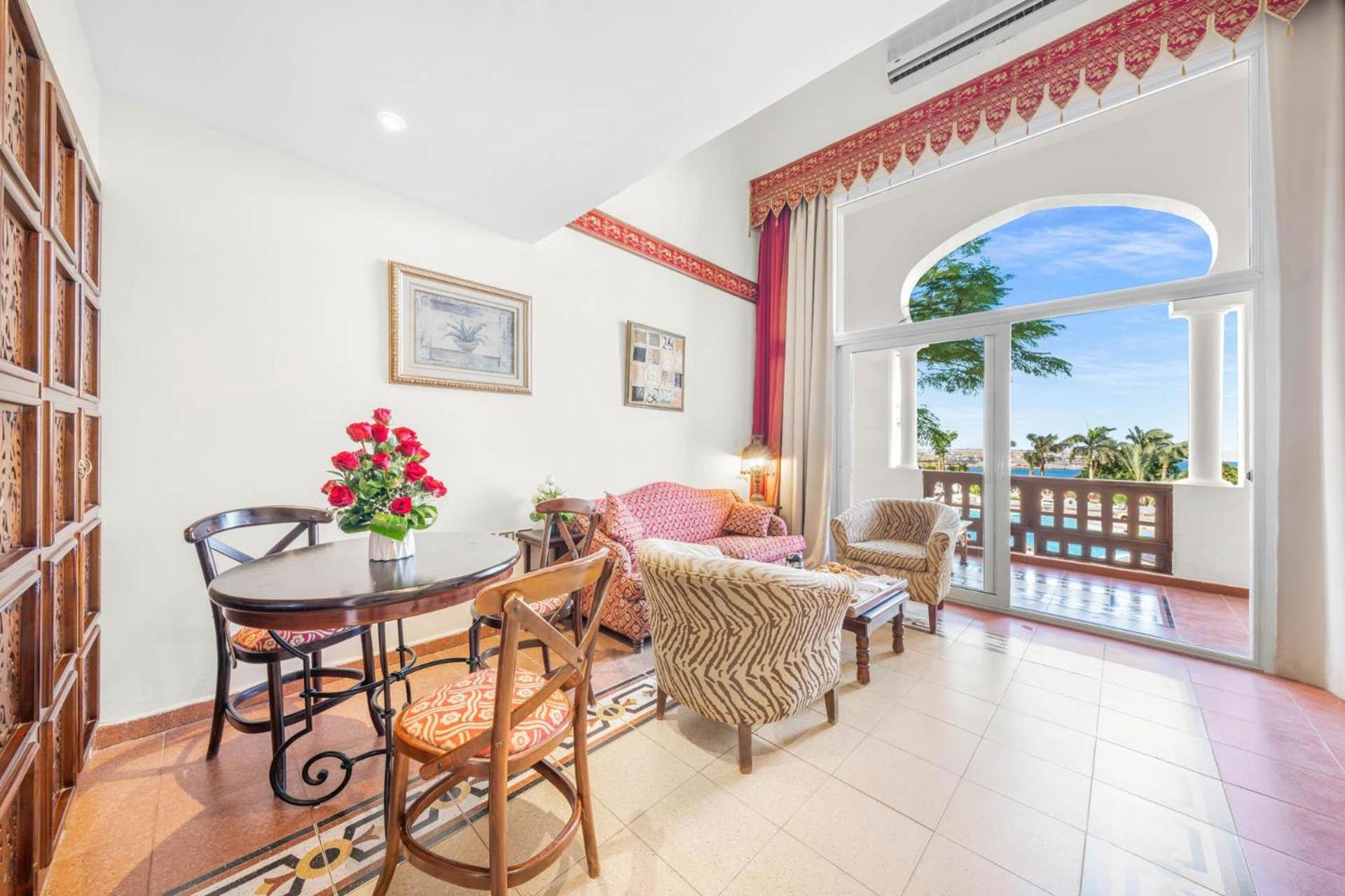 Domina Coral Bay Resort, Diving , Spa & Casino Sharm el-Sheikh Exterior foto A typical living room in a condominium